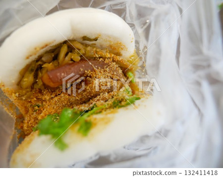 Cutting buns/cutting buns 04 132411418