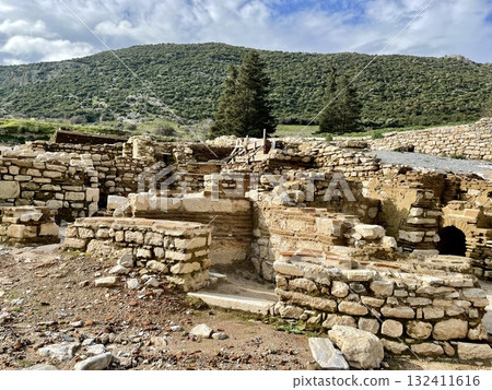 廢墟中仍殘留著生活區的遺跡 132411616