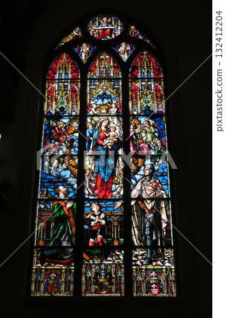裡加大教堂的彩色玻璃 132412204