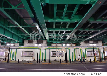 A view of the area under the overpass connecting the south and north exits of Nakano Station A view of the area under the overpass connecting the south and north exits of Nakano Station 132413249