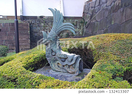 Shachihoko statue at the Otemon Gate of the former Edo Castle (Imperial Palace) [Chiyoda Ward, Tokyo] 132413307