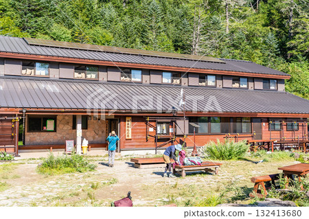 白根禦池小屋（位於北岳半山腰的山間小屋） 攀登南阿爾卑斯山的北岳 132413680