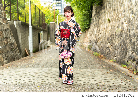 站在藍前坂的日本女人 站在藍前坂的日本女人 132413702