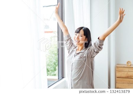 The well-being-conscious lifestyle of a young woman: A refreshing morning awakening The well-being-conscious lifestyle of a young woman: A refreshing morning awakening 132413879