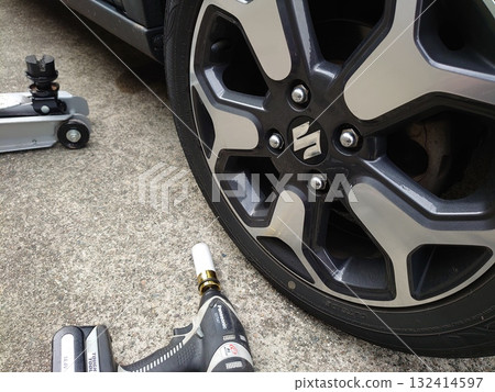 Tire replacement work 132414597