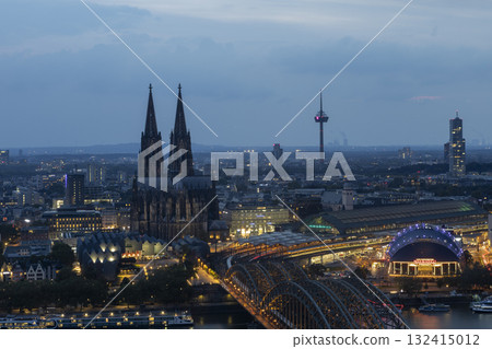 Evening view of Cologne Cathedral and Hohenzollern Bridge in the sunset 132415012