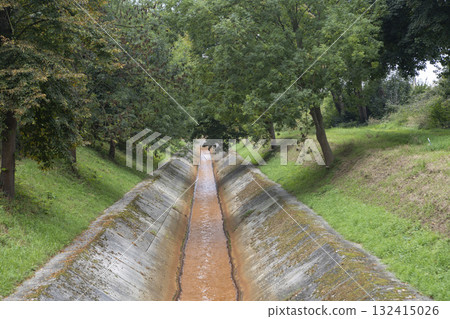 Flowing drainage water of urban waster 132415026