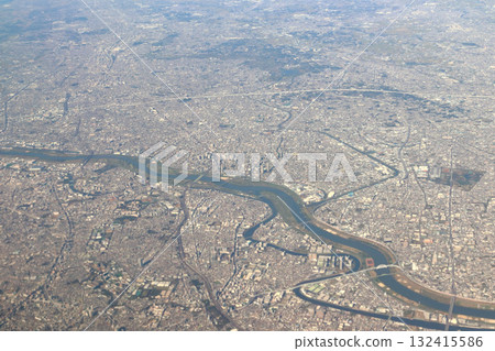 俯瞰：秋日的埼玉縣川口市和東京都城北區 132415586