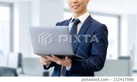 Male businessman with laptop 132417066