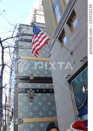 New York winter cityscape and Christmas illuminations, souvenirs, Nintendo and Tiffany 132418139