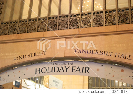 New York winter cityscape and Christmas illuminations, souvenirs, Nintendo and Tiffany New York winter cityscape and Christmas illuminations, souvenirs, Nintendo and Tiffany 132418181