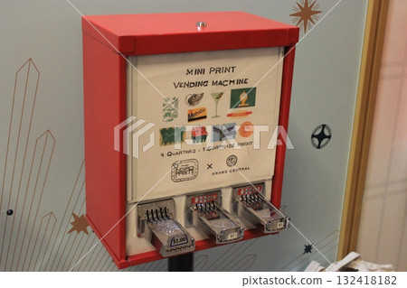 紐約冬季城市景觀和聖誕彩燈、紀念品、任天堂和蒂芙尼 132418182