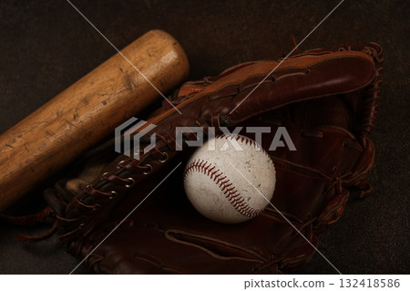 Baseball ball, wooden bat and vintage glove Baseball ball, wooden bat and vintage glove 132418586