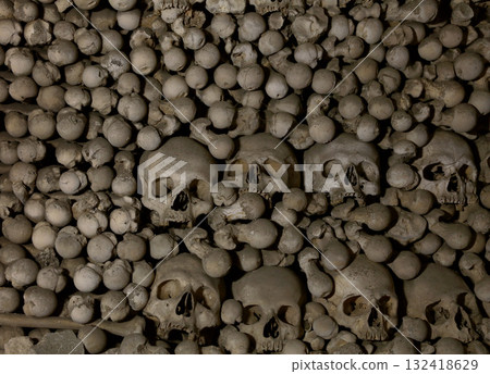 Close up of old human skulls and bones Close up of old human skulls and bones 132418629