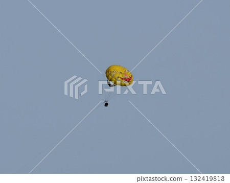 parasail trainee practicing descent, focused training session with parasail and safety harness 132419818