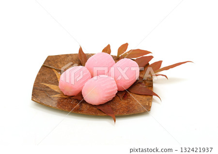 白色背景盤子上的糖果 白色背景盤子上的糖果 132421937