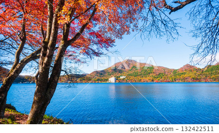 榛名山、榛名湖、神壁山(秋季) 榛名山、榛名湖、神壁山(秋季) 132422511