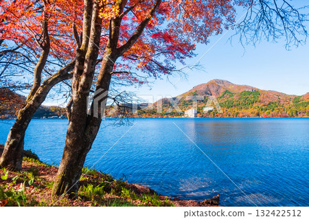 榛名山、榛名湖、神壁山(秋季) 榛名山、榛名湖、神壁山(秋季) 132422512
