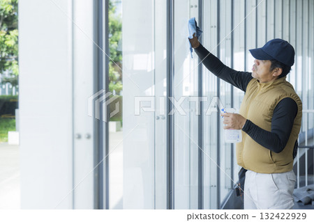Building cleaner Building cleaner 132422929