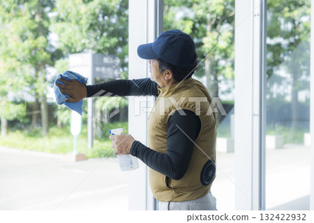 建築清潔劑 132422932