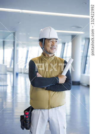 現場監督與圖紙 現場監督與圖紙 132422992