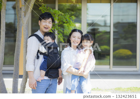 Family playing in the garden 132423651
