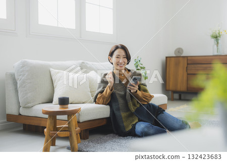 Woman holding a smartphone 132423683