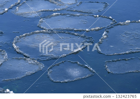 Lotus leaf ice in the sea of Shiretoko Lotus leaf ice in the sea of Shiretoko 132423765