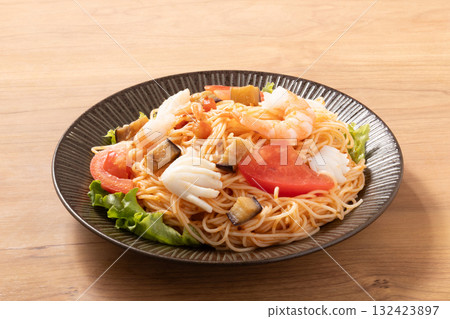 蝦子和魷魚番茄卡佩里尼 蝦子和魷魚番茄卡佩里尼 132423897