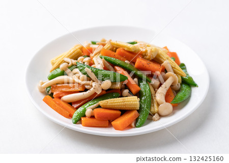 Stir fried vegetables, Green pea, Carrot, Baby corn and Shimeji mushroom with soy sauce 132425160
