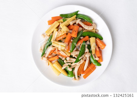 Stir fried vegetables, Green pea, Carrot, Baby corn and Shimeji mushroom with soy sauce 132425161