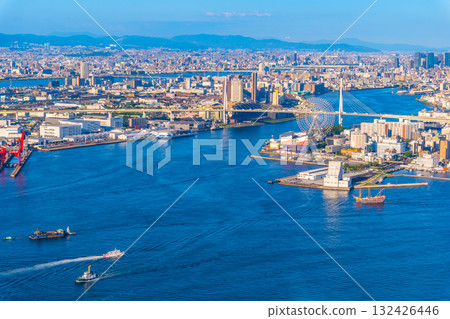 大阪港和大阪的街道 132426446