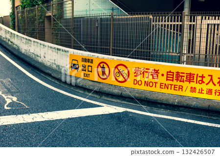 首都高速出口警告 首都高速中央環狀線東銀座出口 2025.10 d-3 暖色系和冷色系 132426507