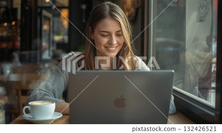 在確定的辦公室里工作的女子 132426521