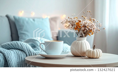 秋季時尚可愛的室內裝飾和咖啡拿鐵 132427021