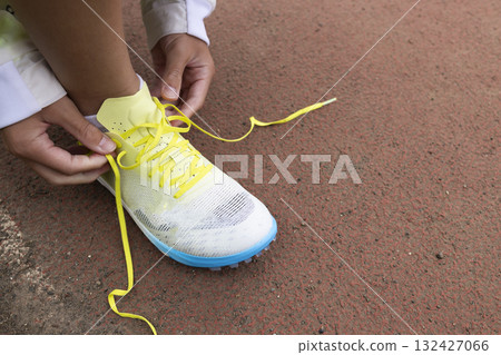 Male hand wearing a shoelace 132427066