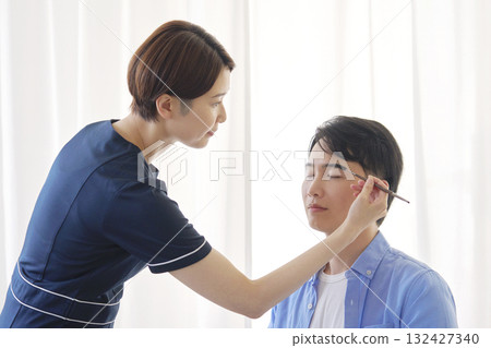 男性，20多歲，眉毛沙龍 132427340