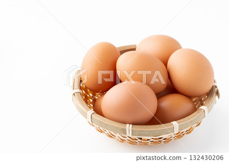 Chicken eggs (akadama) in a bamboo basket on a white background 132430206