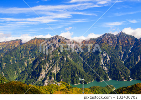 Spectacular view from the rooftop of Daikanbo (2,316m) on the Tateyama Kurobe Alpine Route, Toyama Prefecture 132430702
