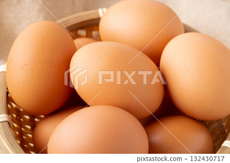 Close-up of chicken eggs (akadama) in a bamboo basket 132430717
