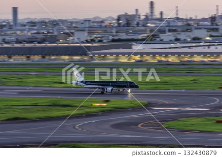 Haneda Airport at dusk, airplane landing, Ota Ward, Tokyo Haneda Airport at dusk, airplane landing, Ota Ward, Tokyo 132430879