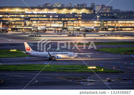 Haneda Airport at dusk, airplane landing, Ota Ward, Tokyo Haneda Airport at dusk, airplane landing, Ota Ward, Tokyo 132430887