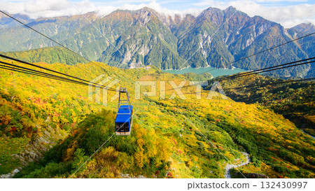 富山縣立山黑部阿爾卑斯山脈路線、大觀峰索道和黑部湖 富山縣立山黑部阿爾卑斯山脈路線、大觀峰索道和黑部湖 132430997