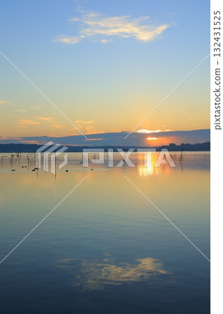 Asahi reflected on the surface of the water 132431525