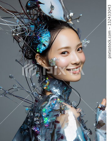 2100 年的未來髮型和化妝趨勢（豎圖） 132433043