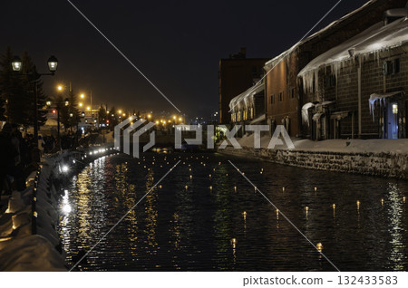照亮小樽運河的冬日燈光 132433583