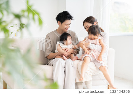 父母女兒,一家四口 父母女兒,一家四口 132434206