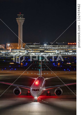 羽田機場夜間，飛機滑行，東京大田區 132434482