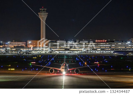 羽田機場夜間，飛機滑行，東京大田區 132434487