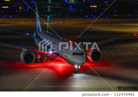 羽田機場夜間，飛機滑行，東京大田區 132434491